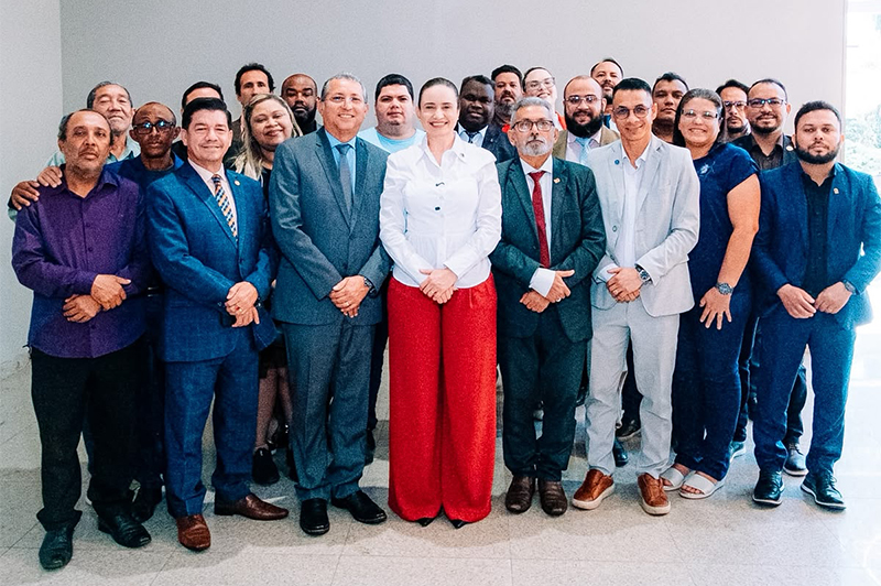 “Viva o povo de Deus, viva o Amapá”, diz Alliny com evangélicos