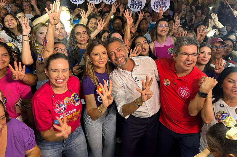 "Elas com Clécio, Alliny e Randolfe" reúne legião de mulheres em Macapá